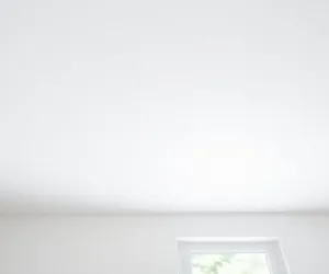 Jak malować sufit od okna czy do okna